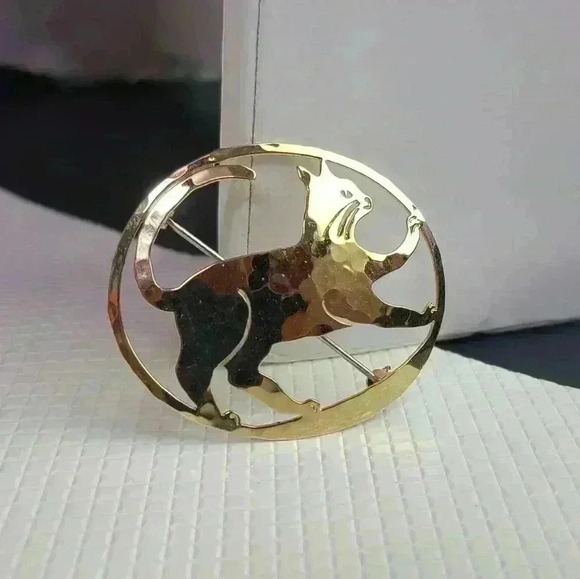 Wild bryde cat feline kitten pin brooch pin Gold Plated Lightweight Cat Pin - Picture 4 of 16